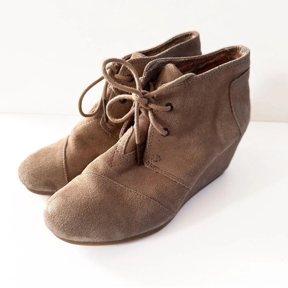 Toms Women's 7 Tan Suede Desert Wedges